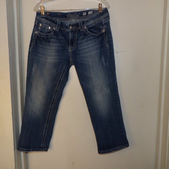 Miss Me Leather & Stud Embellished Back Pockets JPS395P2  Capri Jeans Sz 30 - Picture 8 of 9